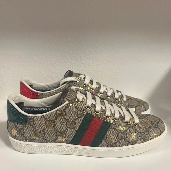 Gucci Beige Monogram Sneakers with Red and Green Accents - Picture 2 of 6